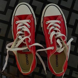 Women’s red and white low top Converse size 7